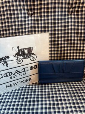 Coach Blue Leather pleated soho Continental Wallet with Fold-Over Flap vintage